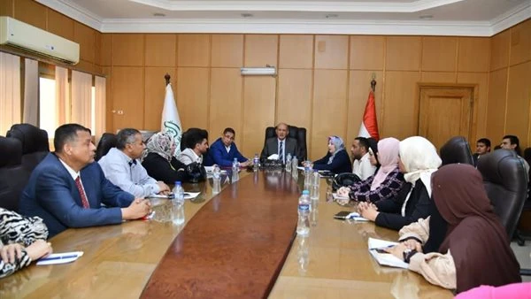 سكرتير عام الفيوم يتابع موقف الرد على منظومة الشكاوى الحكومية