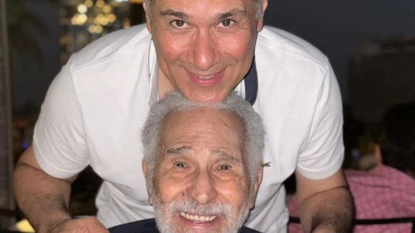 نجل عبد الرحمن أبو زهرة ينشر صورة لوالده ويدعو له بالشفاء