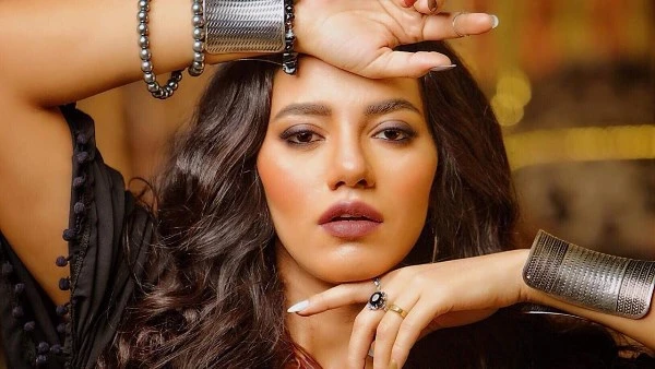 سمية درويش تكشف كواليس أزمتها النفسية وتفكيرها في الاعتزال