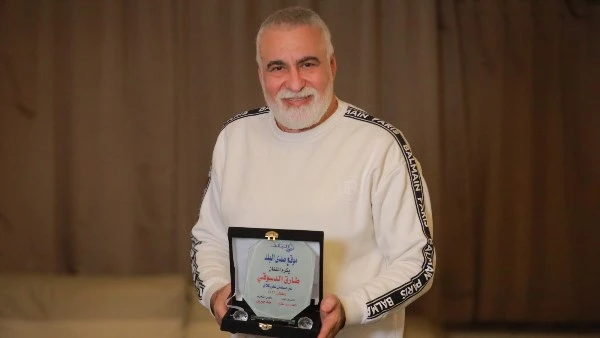 طارق الدسوقي وتعلمت الالتزام من عمالقة الفن| فيديو