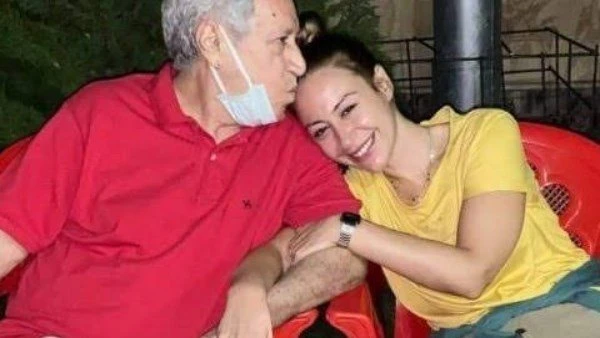 منة شلبي تتلقى عزاء والدها الراحل بمسجد المشير طنطاوي.. اليوم