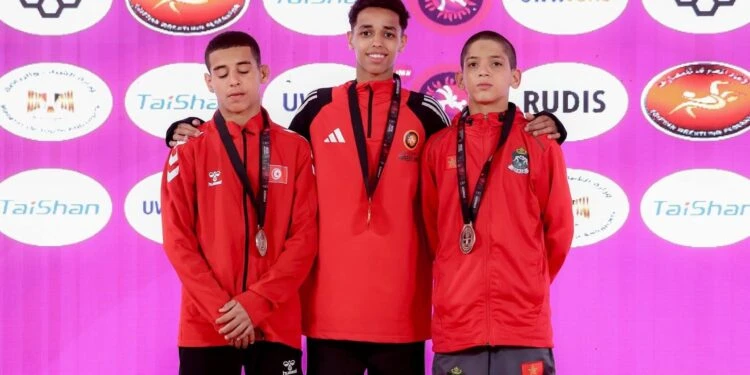 معاذ وزياد ورفاقهم يلقنون أفريقيا درساً في المصارعة الرومانية