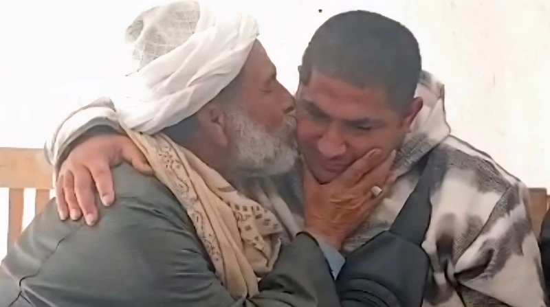 "يعني هما دول اللي هيجيبوا التايه؟". قصة أب لم يصدق عودة نجله بعد غياب 16 عاما