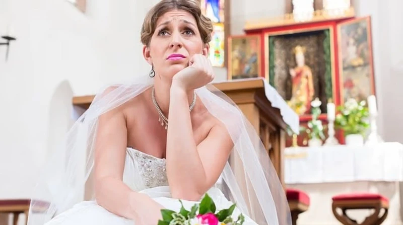 انعدام الحماس. مصورة حفلات زفاف تضع علامات تحذيرية تنذر بفشل العلاقة