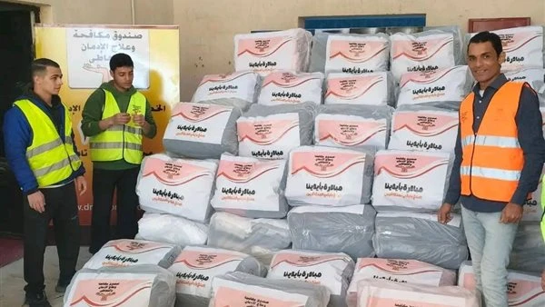 “بأيدينا” تثمر.. 12.5 ألف قطعة ملابس من إنتاج المتعافين للأسر الأولى بالرعاية