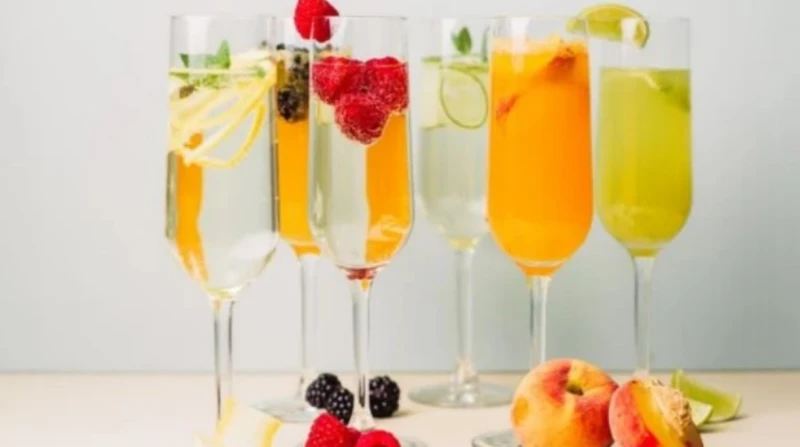 خارج الصندوق. كيف تحول الشاي التقليدي إلى مشروب صيفي "مثلج" بالفواكه