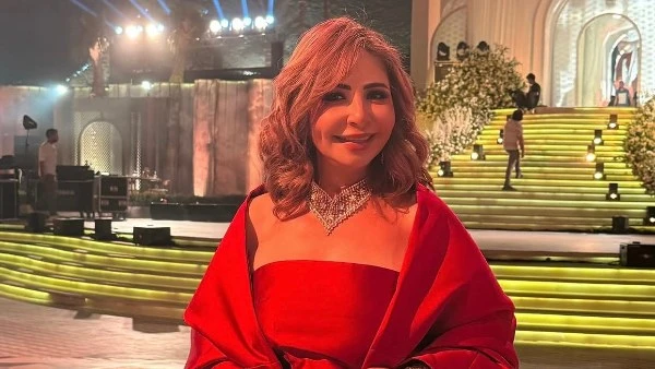 لميس الحديدي تظهر بـ إطلالة أنيقة في حفل زفاف ابنة محمد السعدي