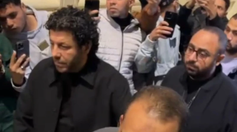 أبرزهم إياد نصار. نجوم الفن في عزاء والد الفنان حاتم صلاح