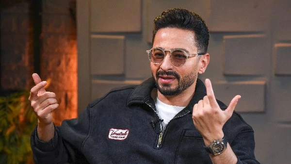 بصلي باستحقار وقالي ريحتك وحشة.. واقعة مؤلمة لحمادة هلال مع مطرب شهير