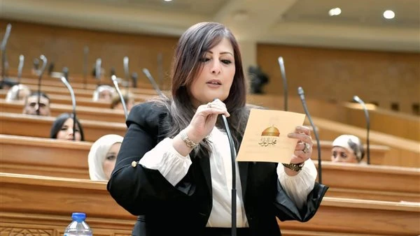 إليزابيث شاكر: إدراج الممتنعين عن سداد النفقات على قوائم المنع من السفر خطوة مهمة