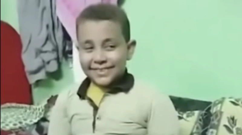 "رجعوا شنطة ابني". استغاثة أم تتحول لموجة سخرية بسبب ملامح "عصام"