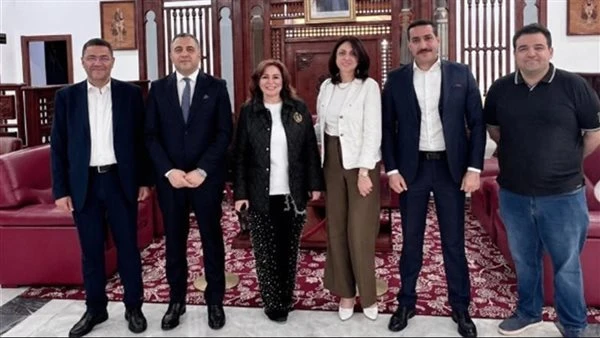 إلهام شاهين تشكر سفير مصر بالجزائر بعد تكريمها في مهرجان عنابة السينمائي