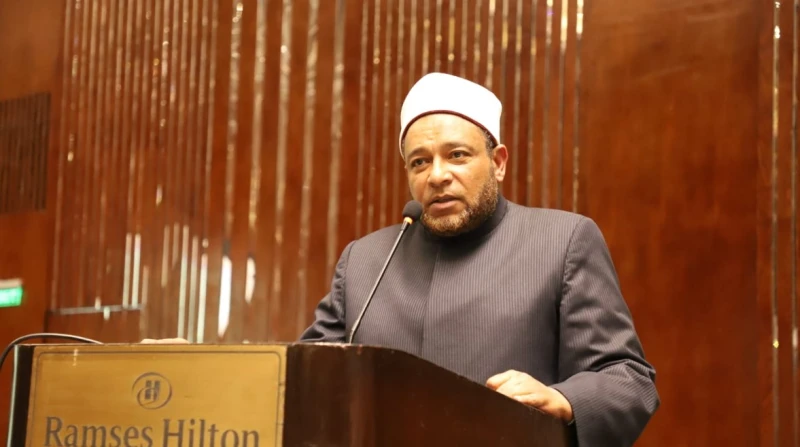 الرفق إليه يعالج قسوة القلب. عالم أوقاف يوضح مكانة "اليتيم" في الإسلام