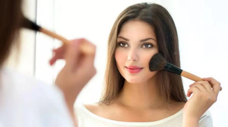 درع الحماية الصيفي. 4 خطوات سحرية لثبات مكياجك في الطقس الحار