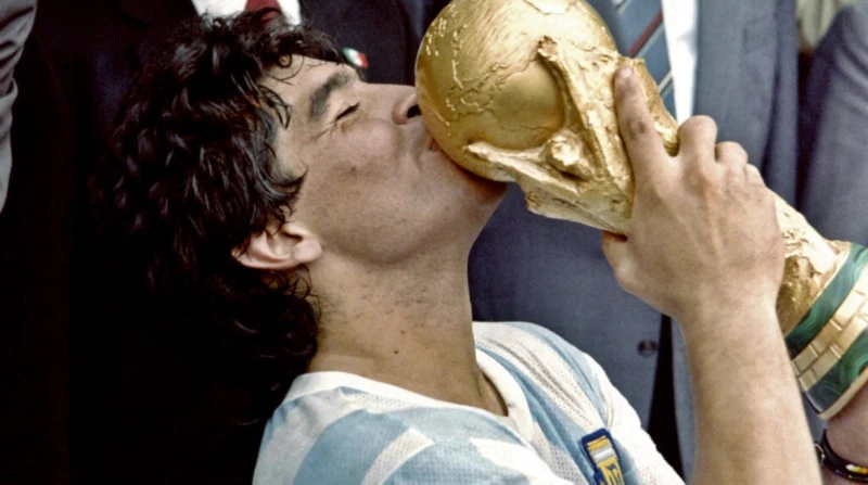 بحضور 100 شاهد. إعادة محاكمة أطباء مارادونا بقضية الإهمال