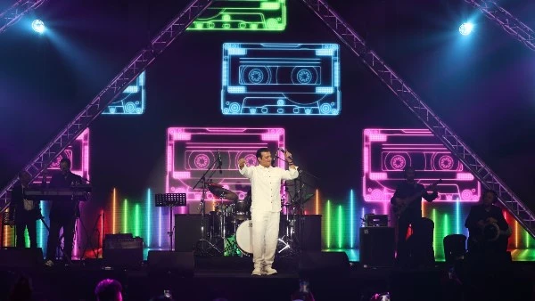 إيهاب توفيق يواصل نجاحاته الغنائية بحفل جماهيري ضخم في الإمارات