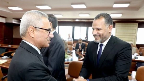 نائب بني سويف يناقش ملفات خدمية مع المحافظ.. ورصف طريق دلاص ناصر