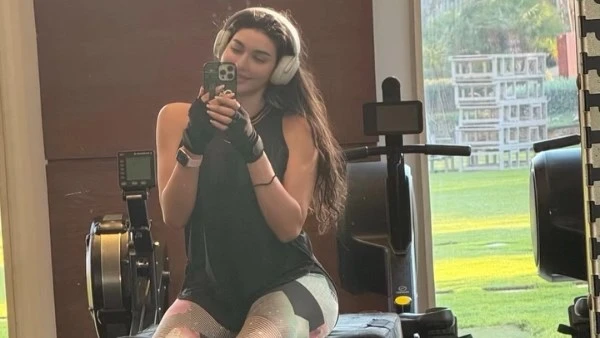 من ياسمين صبري تستعرض رشاقتها ولياقتها البدنية