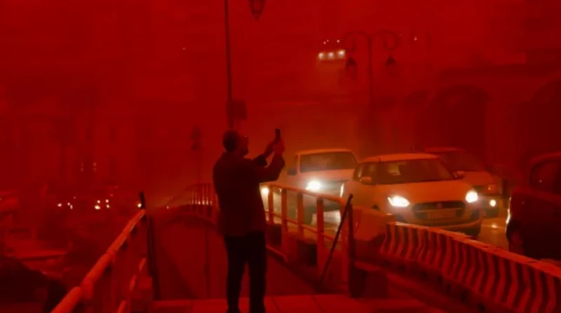 العاصفة الدموية. "تأثير تيندال" يكشف سر ظاهرة احمرار السماء