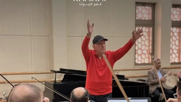 ليلة موسيقية مميزة. كواليس استعداد عمر خيرت لـ حفله بدار الأوبرا| صور