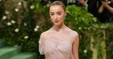 فيبي داينفور: لم أتلق اتصالًا للعودة إلى Bridgerton لكنى فى الانتظار