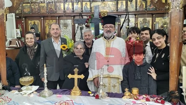 "بتوزيع الورود" .. كنيسة الروم الأرثوذكس بدمياط تحيي صلوات الجمعة العظيمة