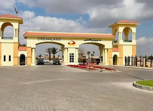 أزمة دريم لاند تتصاعد. ملاك يشكون إغلاق البوابات اعتراضًا على زيادة رسوم الصيانة