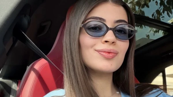 ليلى زاهر تخطف الأنظار في إطلالة كاجوال