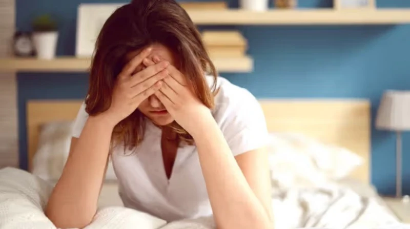 أعراض بسيطة لا تتجاهلها. كيف يخبرك جسمك بانهيارك الداخلي في صمت