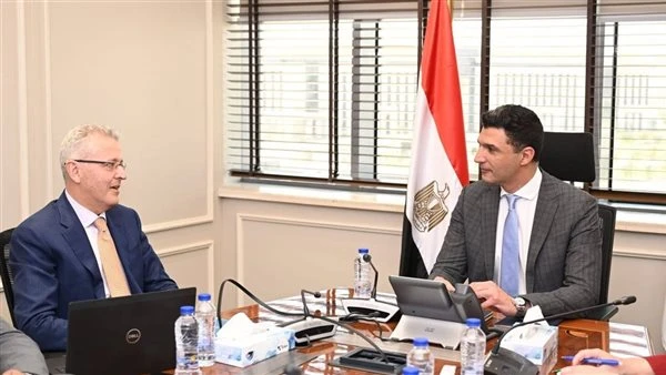 الصناعة تبحث مع “جي بي أوتو” توسيع الإنتاج المحلي للسيارات وتعزيز التصدير