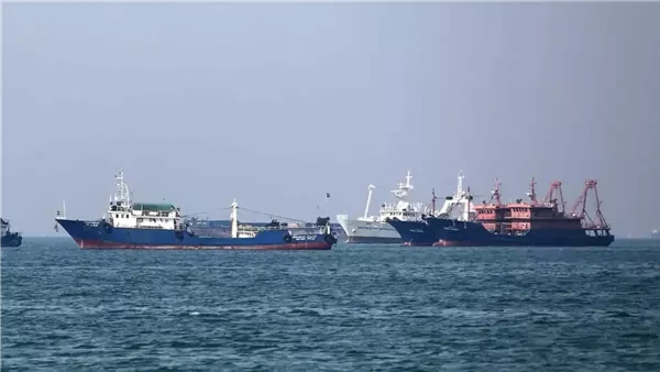 ستارمر وترامب يتحركان لإعادة فتح مضيق هرمز وسط مخاوف من اضطراب الملاحة العالمية