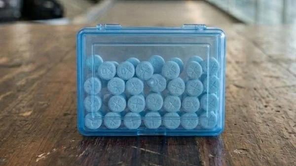 جمارك مطار شرم الشيخ الدولي تضبط راكب أجنبي بتهمة تهريب أقراص مخدرة