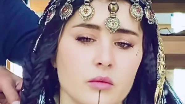 عائشة بن أحمد تنشر شاهد