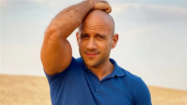 أحمد مكي يدرس المشاركة في موسم رمضان 2027 بمسلسل 15 حلقة