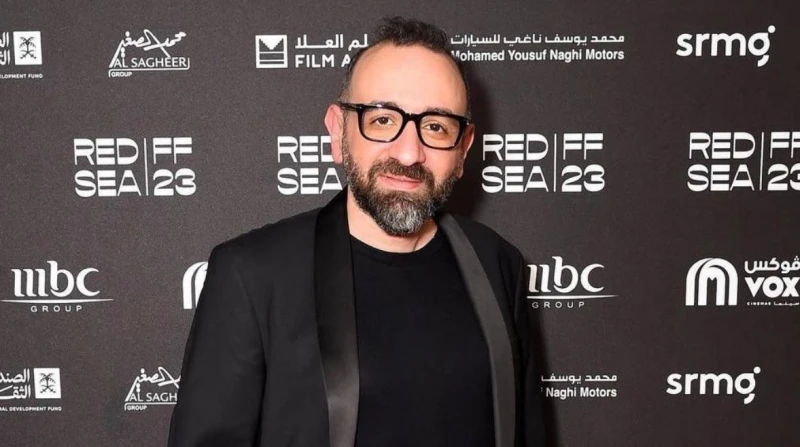 سلوك غير أخلاقي. عمرو سلامة ينتقد التصوير في العزاءات