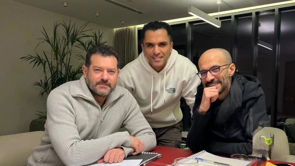 أول صورة لسامي الشيخ وعمرو يوسف من كواليس مسلسل الفرنساوي