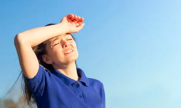 العلم يحذر: موجات الحر تحوّل البشر إلى “قنابل موقوتة”. كيف يؤثر الطقس على دماغك؟