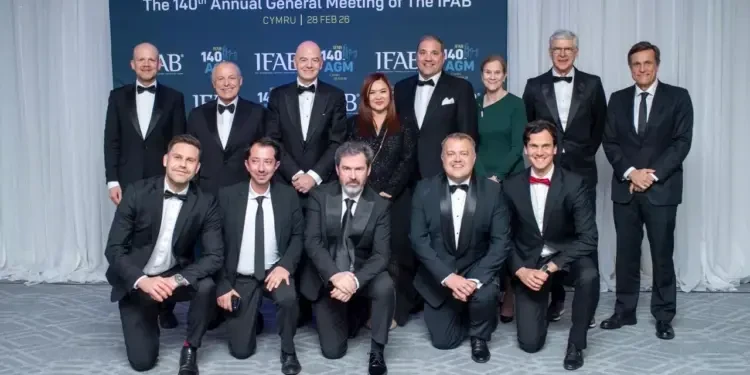 مقصلة المونديال. الكارت الأحمر يضرب المنسحبين والعنصريين