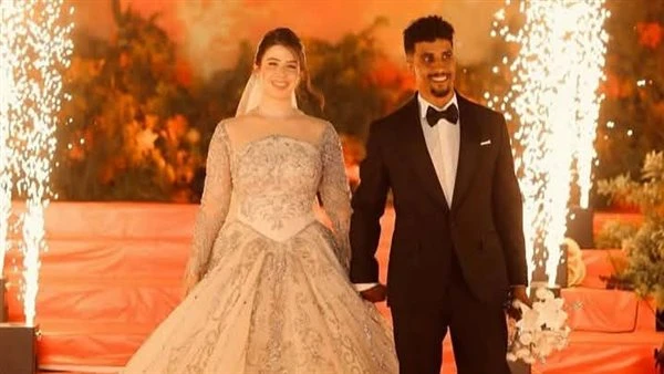 أحضان ورومانسية. اللقطات الأولى من حفل زفاف البلوجر سلمى عبد العظيم