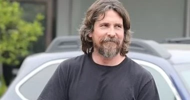 حكاية رحلة كريستيان بيل لأسوان مع أسرته.. ترويها الشاعرة منة القيعي