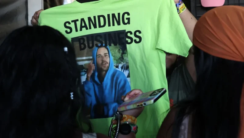 جاستن بيبر لحظات غريبة وانتقادات واسعة (فيديو وصور)