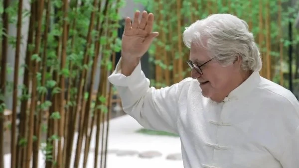 حسين فهمي يعلن انتهاء تصوير فيلمه في الصين ويكشف كواليس التجربة