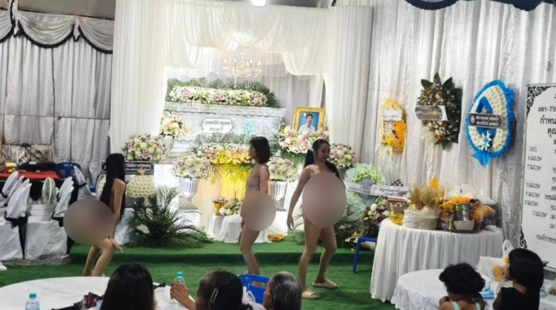 جدل في تايلاند بعد استئجار عائلة راقصات في جنازة