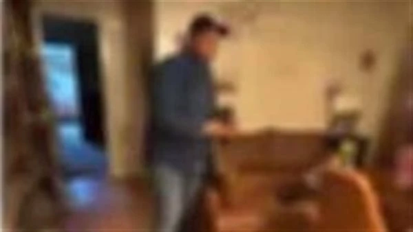 مشاجرة بسبب شكوك وخلافات مالية.. سيدة تقتحم مكتب طليقها بالإسكندرية وتصوره