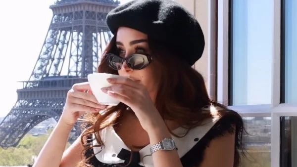 هنا الزاهد تبهر جمهورها بإطلالة من باريس