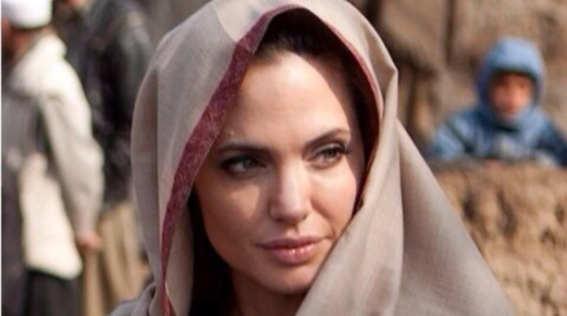 من أنجلينا جولي إلى اَن هاثاواي. نجوم هوليوود يشيدون بالإسلام