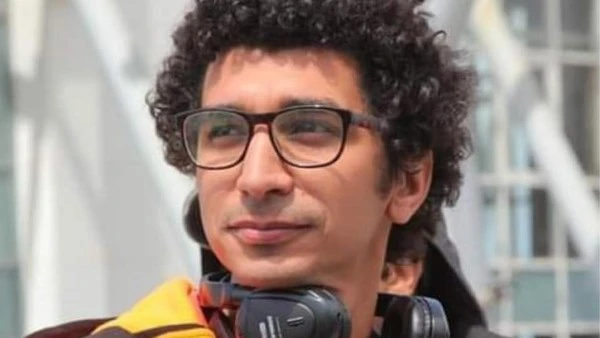 المخرج كريم الشناوي ينعى والد منة شلبي