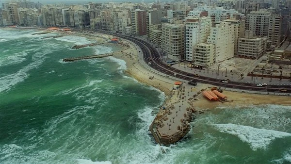 الإسكندرية في الربيع.. مزيج بين نسيم البحر وحدائق الزهور