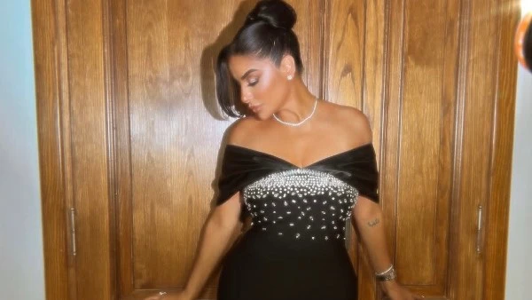 جوري بكر تخطف والجمهور يشيد بأناقتها