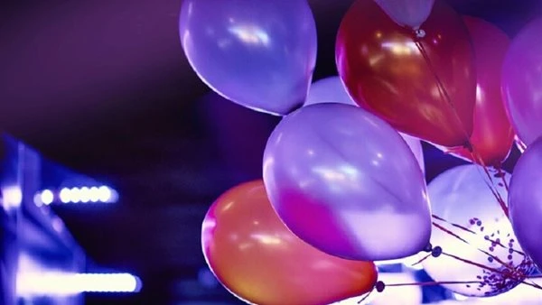 نشوة الموت البطيء.. خبراء يحذرون من غاز الضحك: بهجة مؤقتة تقود لتلف الدماغ والإدمان